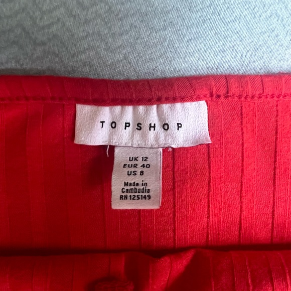 🧜🏻‍♀️3/$15 TOPSHOP Red Crop top - Picture 2 of 3